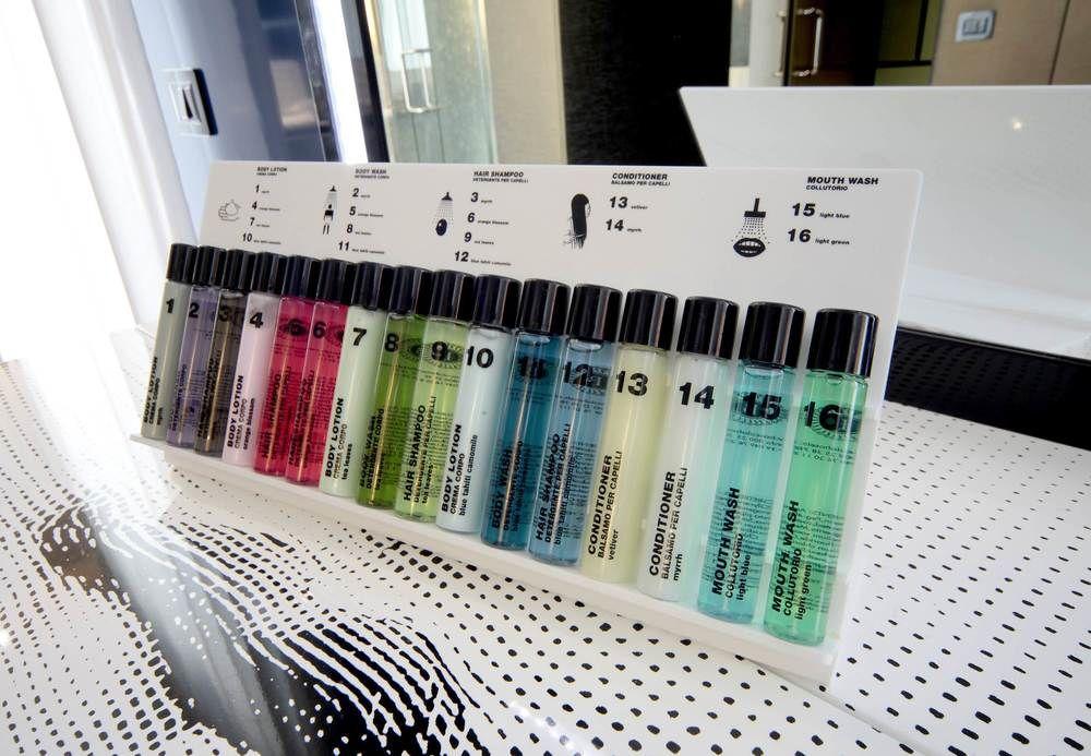 Palazzo Matteotti, The Dedica Anthology, Autograph Collection Hotel Milan Exterior photo A selection of toiletries